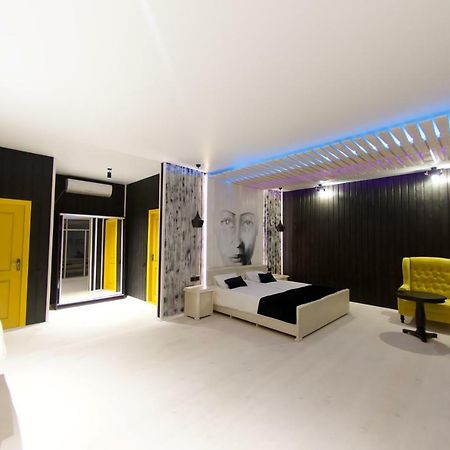 Captain Black Hotel Pizunda Bagian luar foto