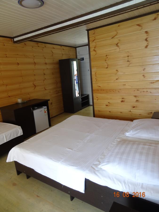 Captain Black Hotel Pizunda Bagian luar foto