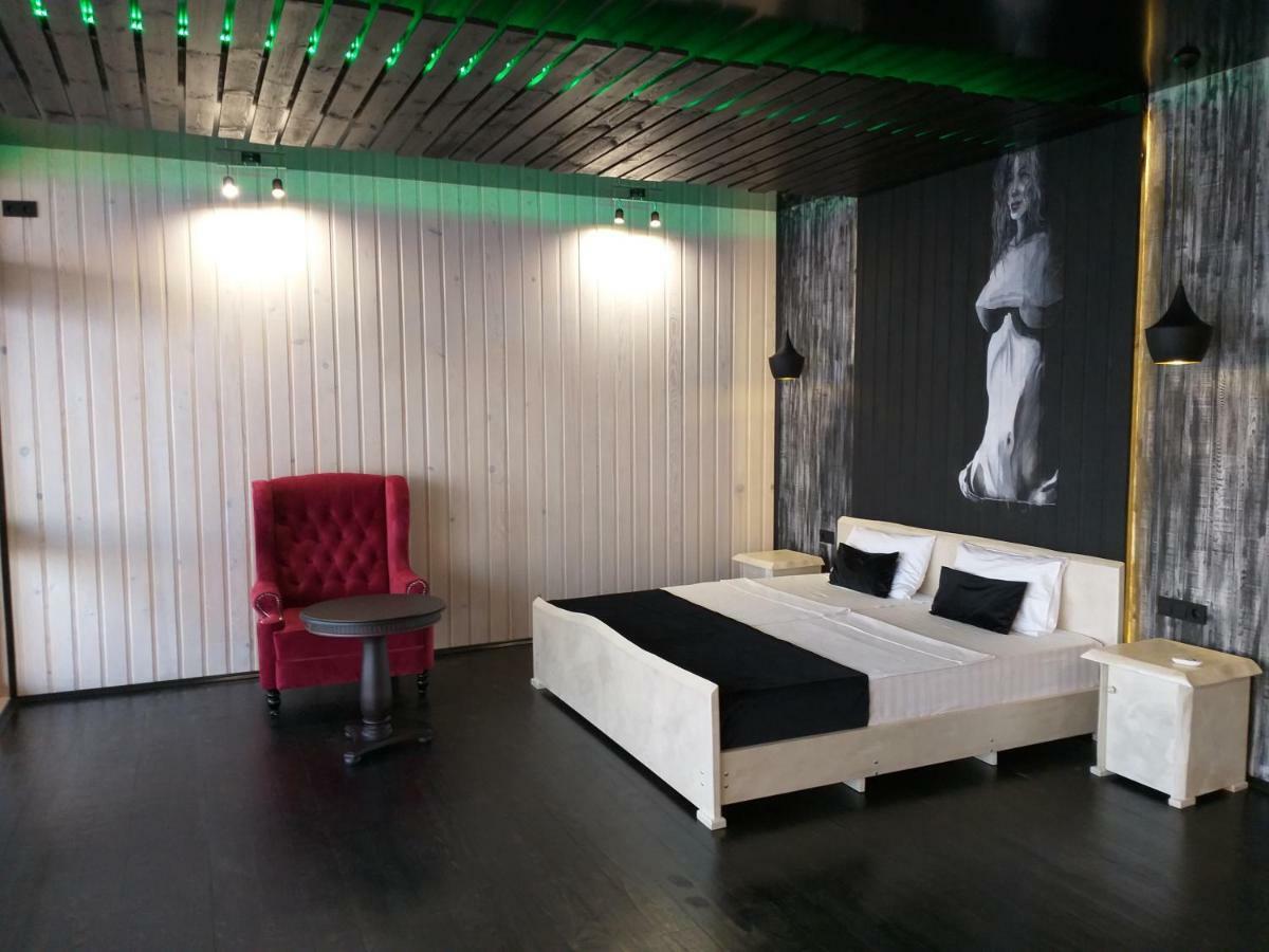 Captain Black Hotel Pizunda Bagian luar foto