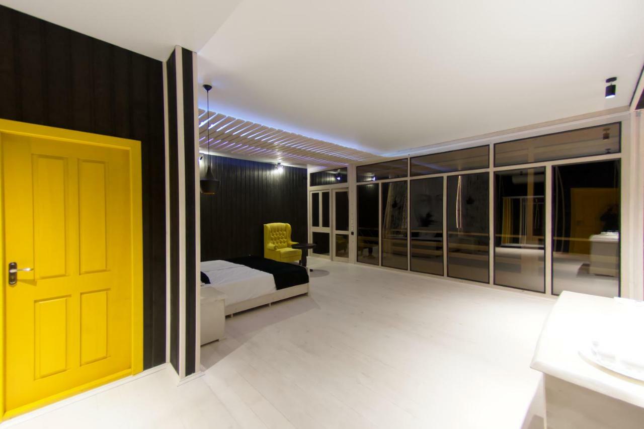 Captain Black Hotel Pizunda Bagian luar foto