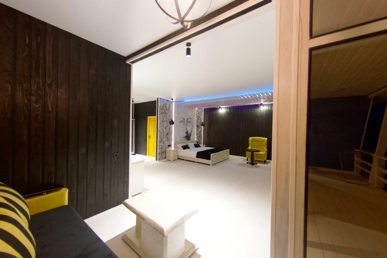 Captain Black Hotel Pizunda Bagian luar foto